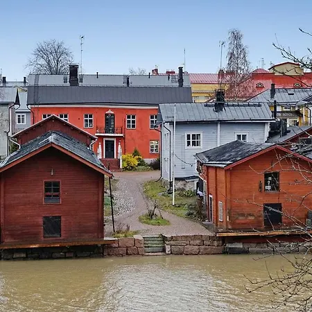 Remuganes - Porvoon Linna * بورفو